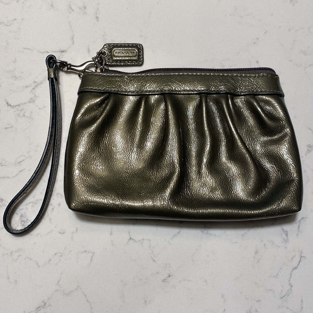 COACH Wristlet 7” x 4.5” pocket inside metallic color vintage - Picture 2 of 10
